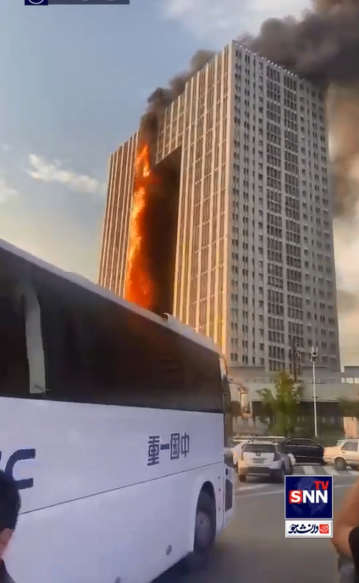 ویدئویی دیگر از آتش سوزی برج مسکونی در دالیان چین (فیلم)