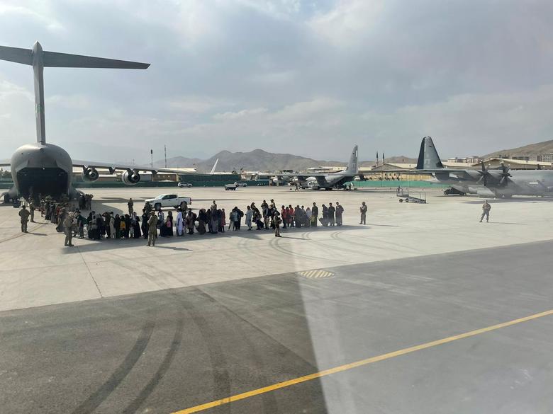 آخرین پروازها از کابل (عکس)