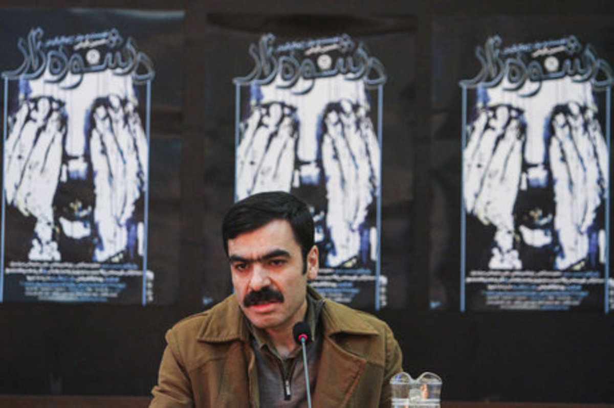 حسین کیانی (نمایشنامه‌نویس): شرایط تئاتر اورژانسی است/ درمان نشود، می‌ میرد