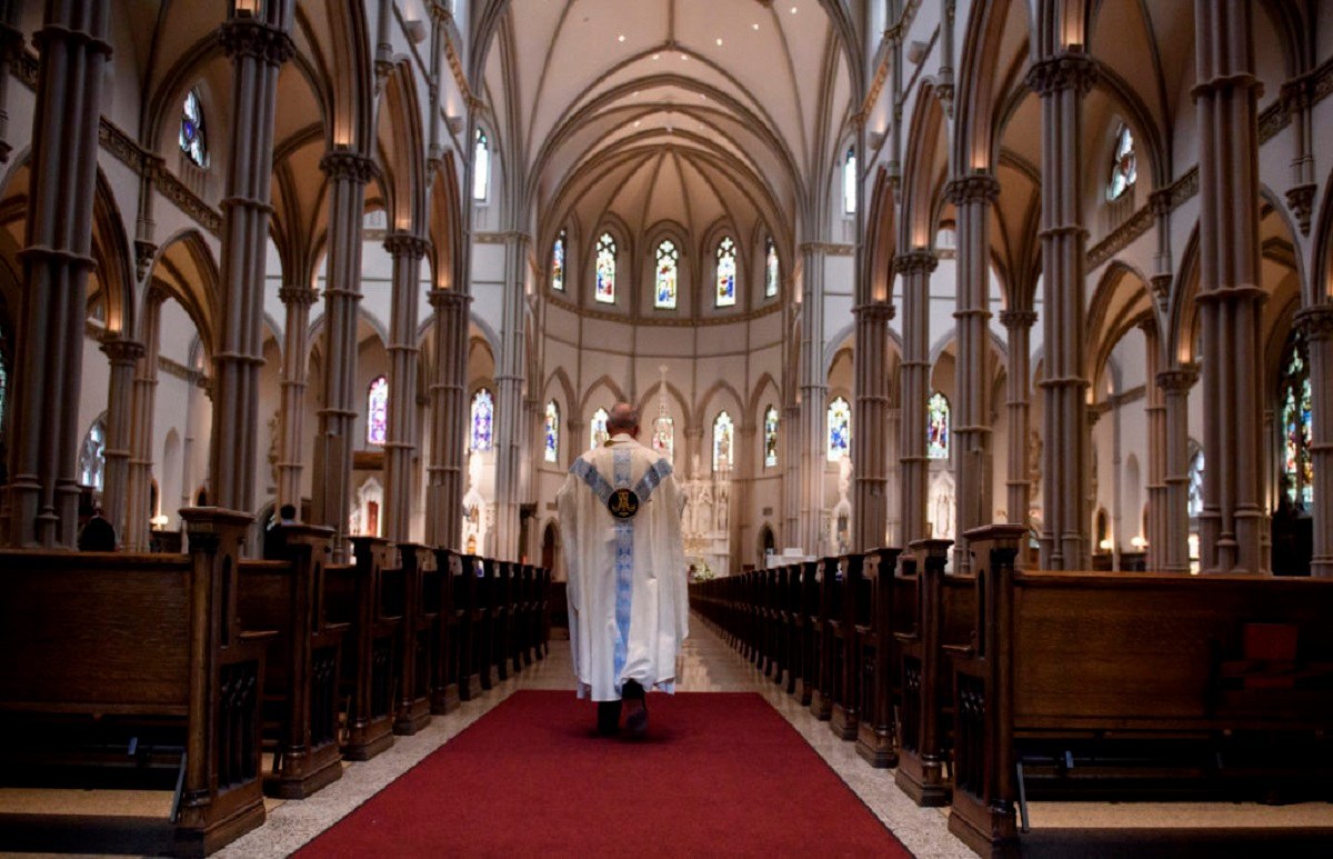 پدوفیلی کشیشان، چالش ادامه‌دار کلیسای کاتولیک/ پاپ: از این واقعیت هولناک عمیقا اندوهگین شدم