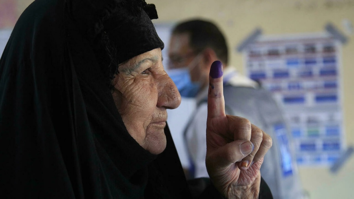 آغاز انتخابات پارلمانی در عراق: از حضور ناظران بین المللی تا قطع برق در حوزه رای‌گیری( عکس)