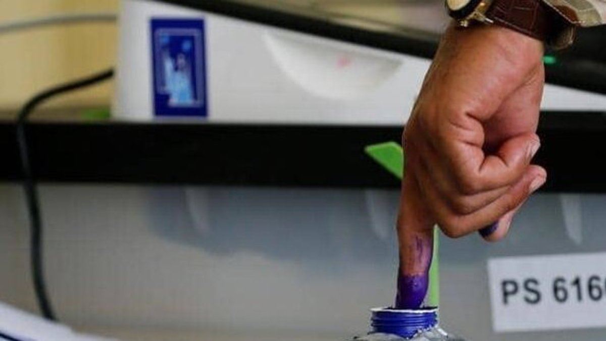 کمیسیون انتخابات عراق: زمان رای‌گیری قابل تمدید نیست