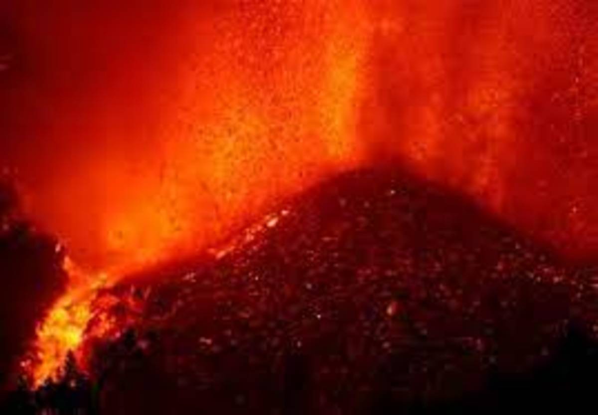 پنجمین روز فوران آتشفشان لاپالما در جزایر قناری (فیلم)