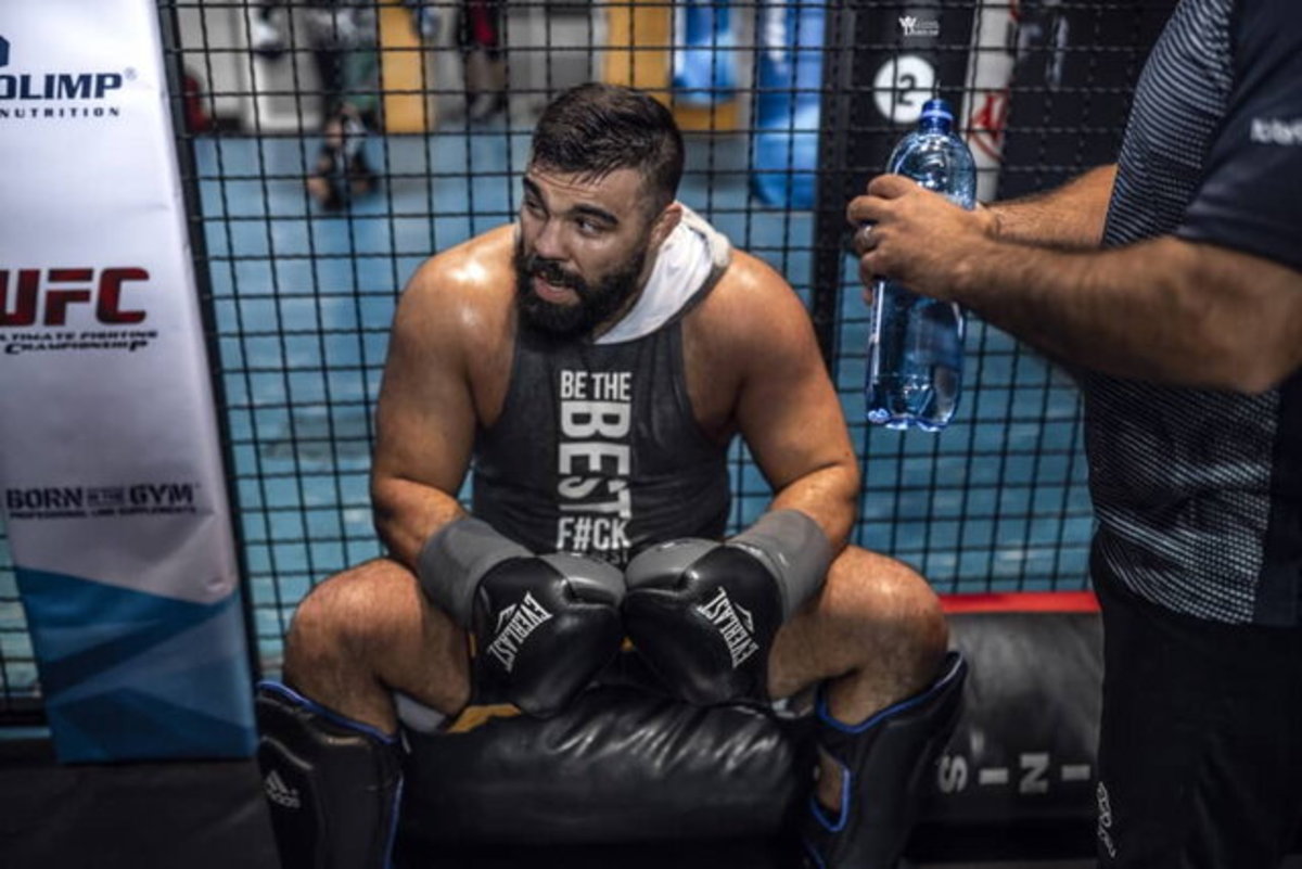 امیر علی اکبری مبارز هنرهای رزمی ترکیبی (MMA) ناک اوت شد