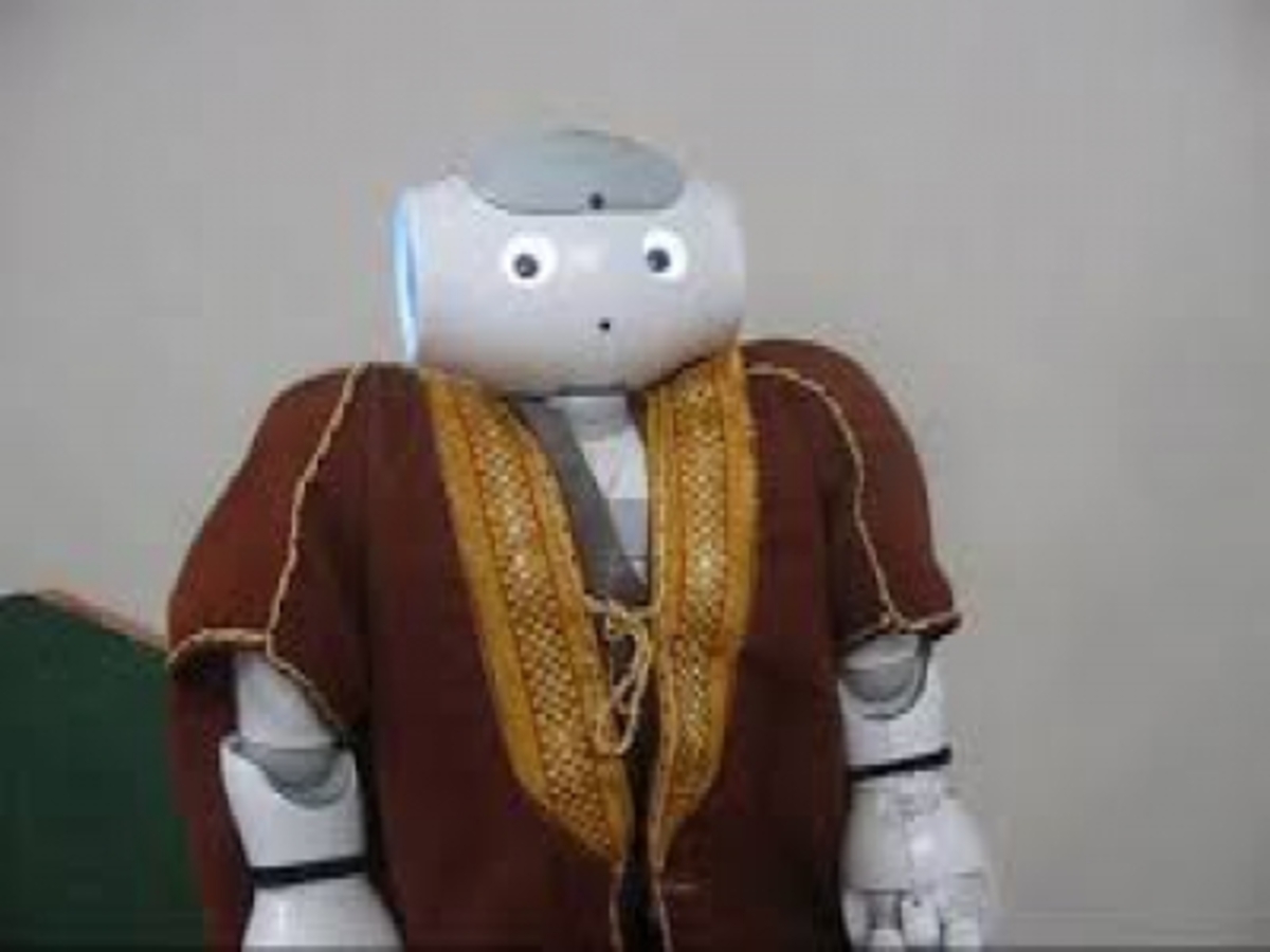 ربات نماز خوان محصول جدید کشور چین (فیلم)
