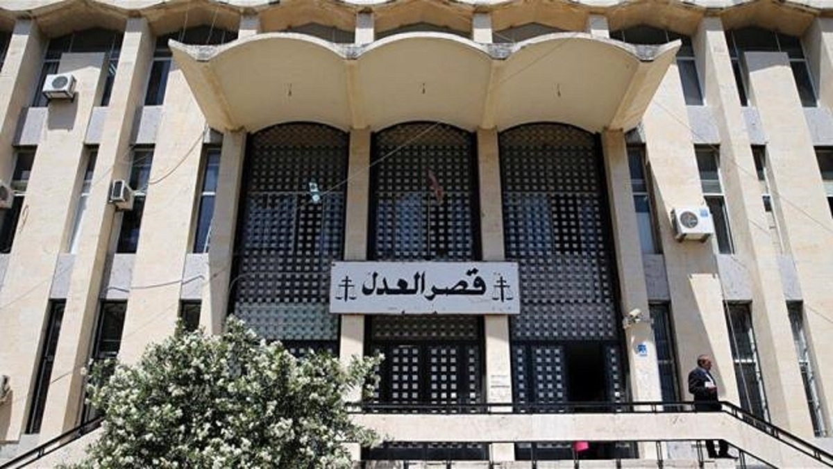 تیراندازی در محوطه کاخ دادگستری بیروت (فیلم)