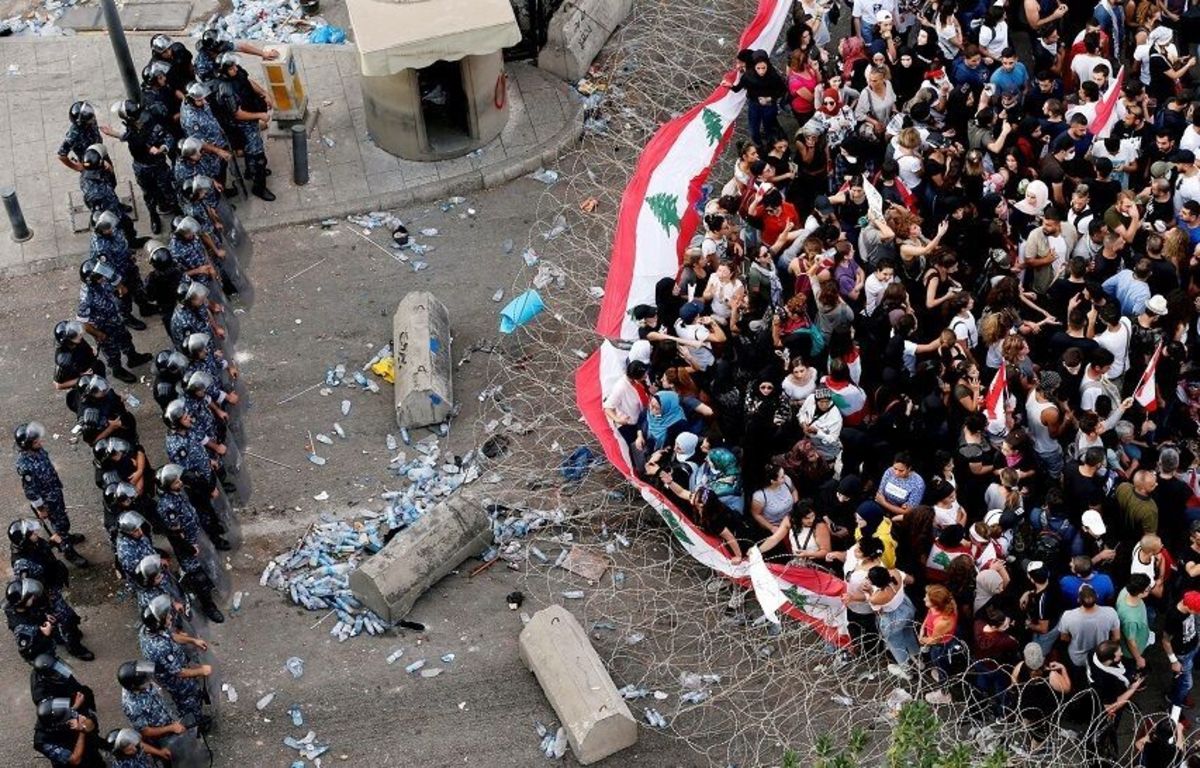 تجمع اعتراض آمیز مردم لبنان به خشونت کشیده شد / 2 کشته و 8 زخمی