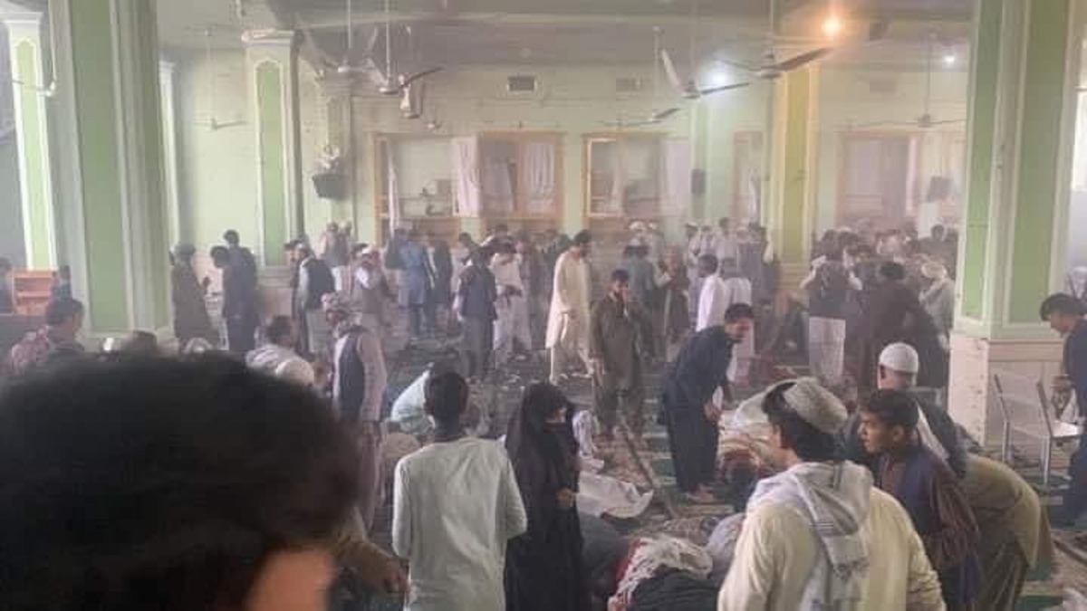 انفجار انتحاری در مسجد شیعیان در قندهار افغانستان (+فیلم و عکس)/ 33 کشته و 57 مجروح