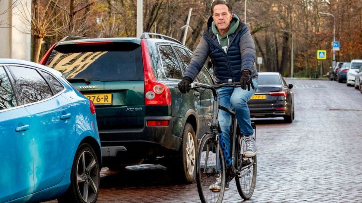 حفاظت از  سیاستمداران جهان؛ از دوچرخه سواری نخست وزیر هلند تا 257 بادیگاردِ مقام کنیایی