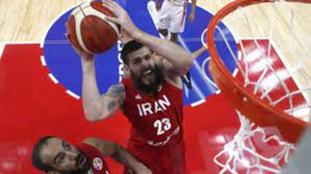 پرتاب استثنایی از بازیکن آمریکایی در لیگ بسکتبال ایران (فیلم)
