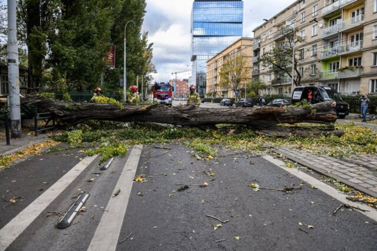 طوفان در لهستان قربانی گرفت/4 کشته و 18 مصدوم