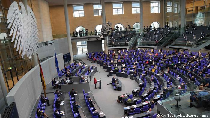 نمایندگان پارلمان آلمان چقدر حقوق می گیرند؟
