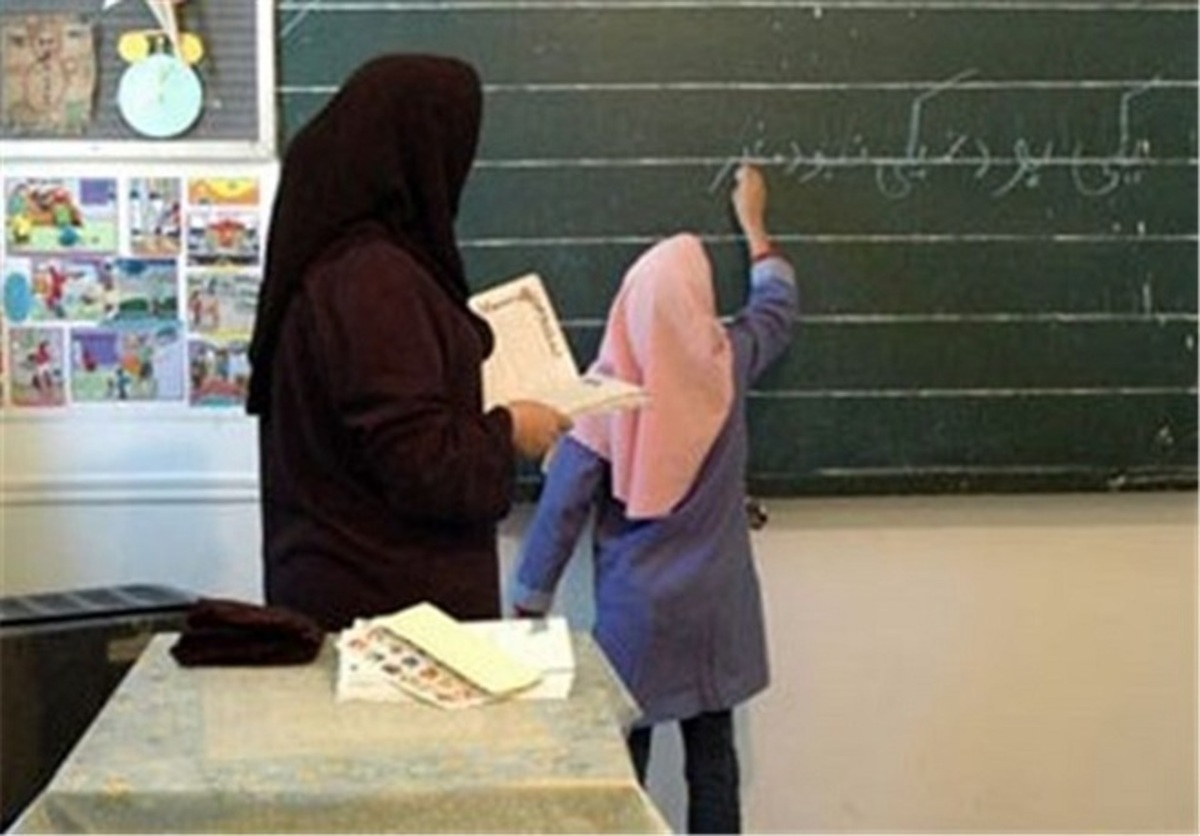 وزارت بهداشت: مدارس ابتدایی و متوسطه اول از ابتدای آذر ماه بازگشایی می‌شود