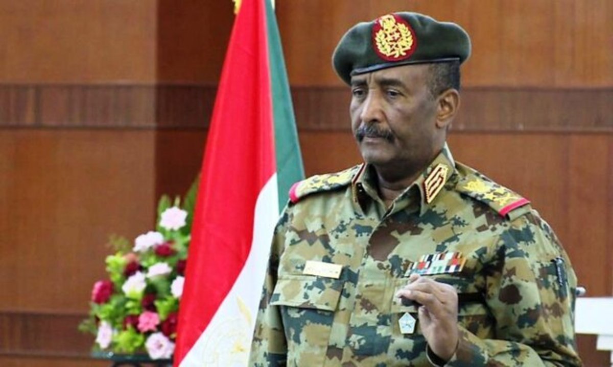 فرمانده کل ارتش سودان: مرحله انتقالی را تا زمان انتخابات رهبری می‌کنیم