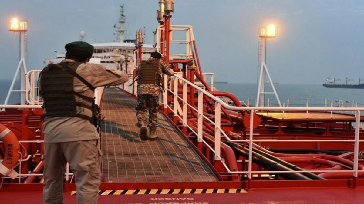 روایت‌های متناقض از حادثه نفت‌کش دریای عمان