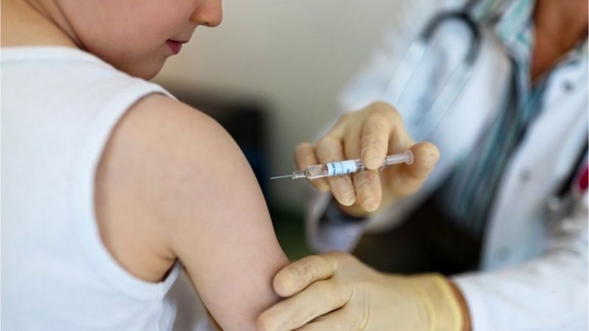 تزریق همزمان واکسن کرونا و آنفلوآنزا چه عوارضی دارد؟
