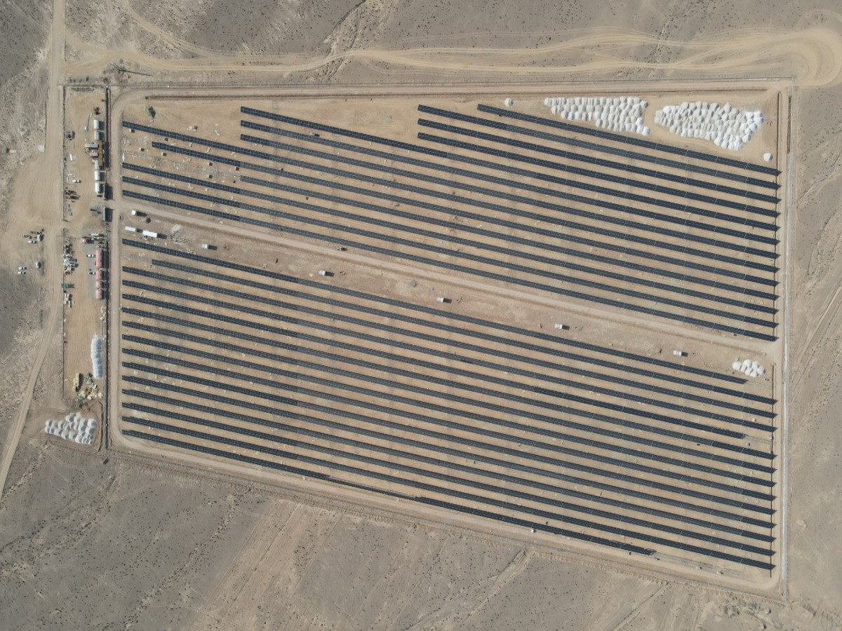نیروگاه خورشیدی ۱۰مگاواتی احداث و به شبکه سراسری برق کشور متصل شد (+عکس)