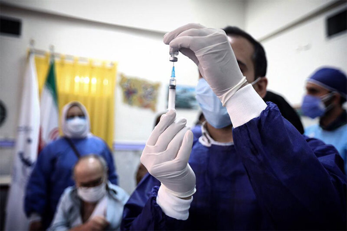 تزریق دوز سوم واکسن کرونا به هنرمندان پیشکسوت
