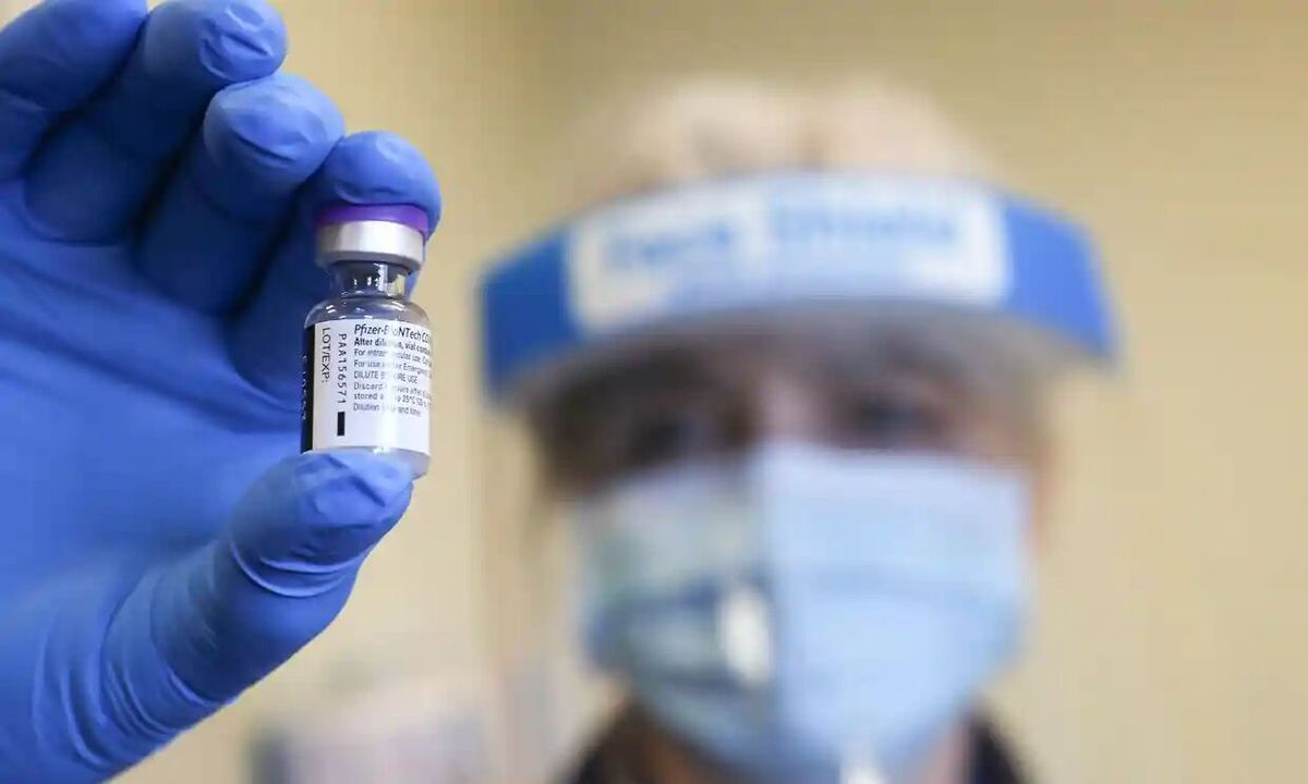 هشدار دولت انگلیس: اعضای کادر درمان واکسن نزنند، اخراج می شوند
