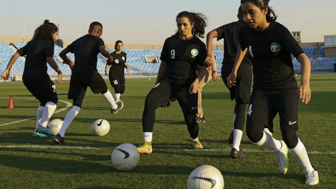 آغاز به کار لیگ فوتبال زنان در عربستان سعودی (عکس)