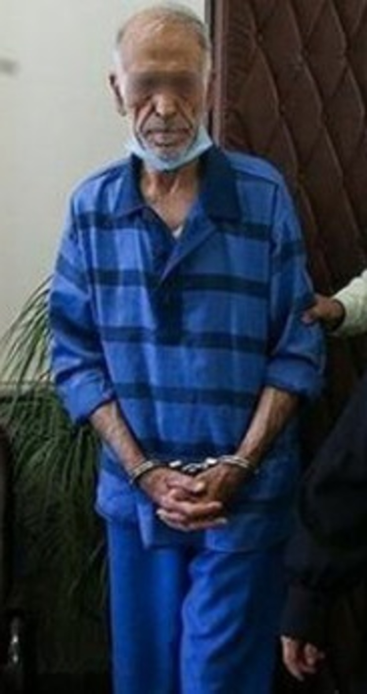اکبر خرمدین در زندان فوت کرد