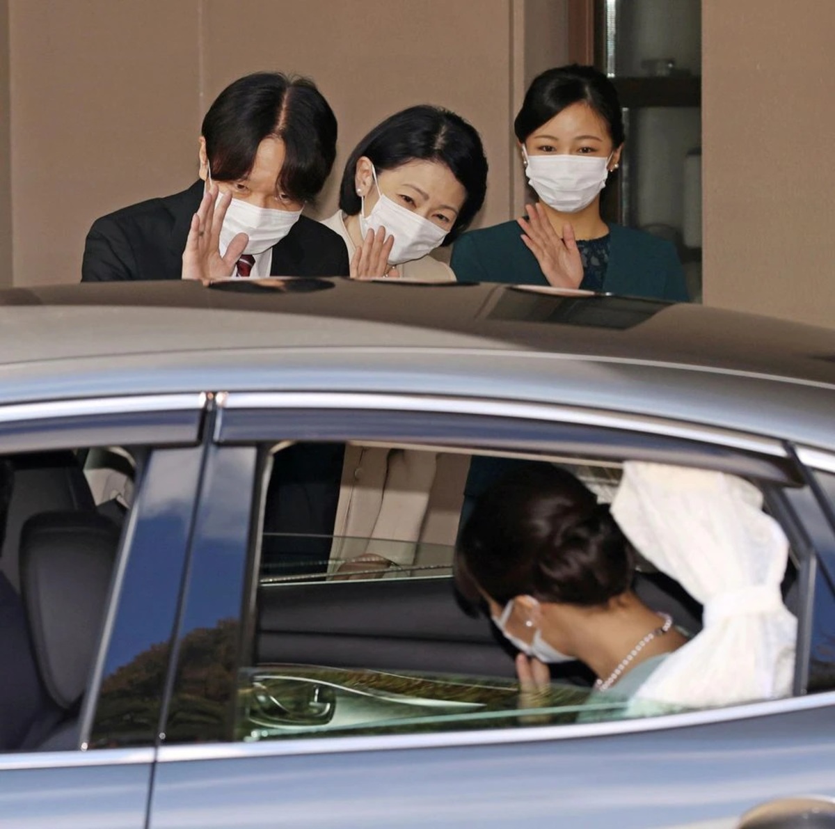 عروسی شاهزاده ژاپن با همکلاسی معمولی (عکس)/ بدون مراسم، بدون هدیه