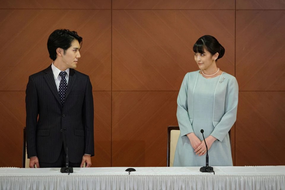 عروسی شاهزاده ژاپن با همکلاسی معمولی (عکس)/ بدون مراسم بدون هدیه