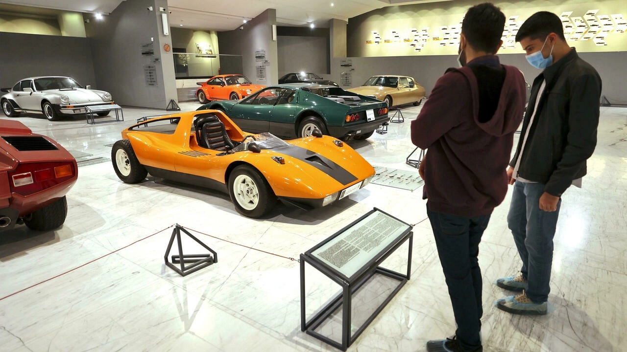 گزارش خبرگزاری فرانسه از موزه خودروهای تاریخی تهران (+عکس): از خودروهای لوکس شاه تا موتورسیکلت فرح