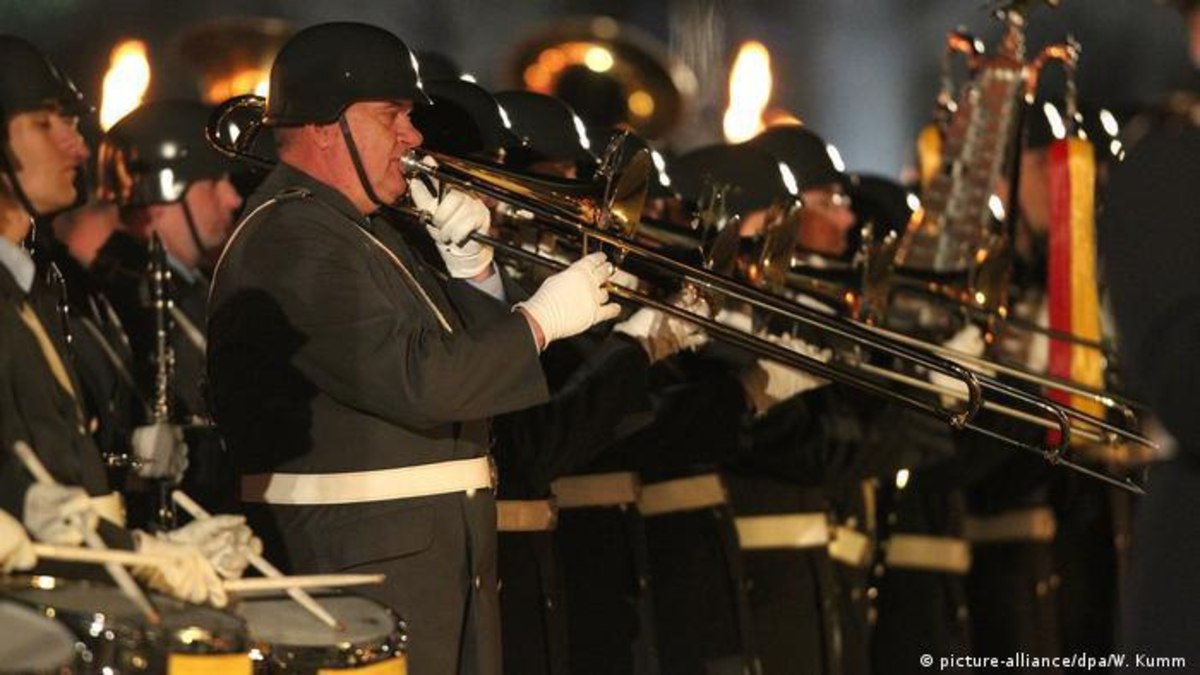 دشواری‌های ارکستر ارتش آلمان برای عملی کردن درخواست آهنگ مرکل