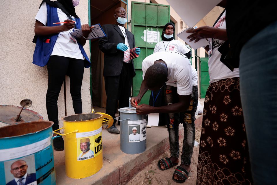 انتخابات عجیب در گامبیا/ هر تیله یک رای