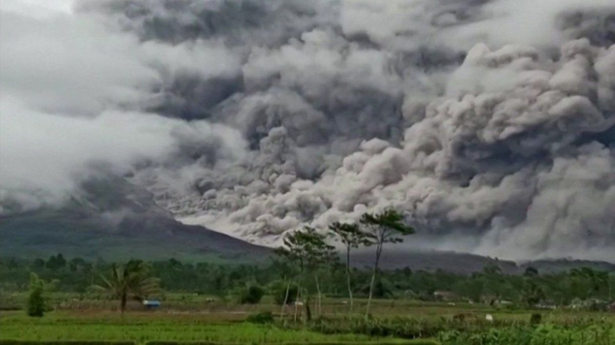 کشته‌های فوران آتش فشان در اندونزی به ۱۳ تن رسید