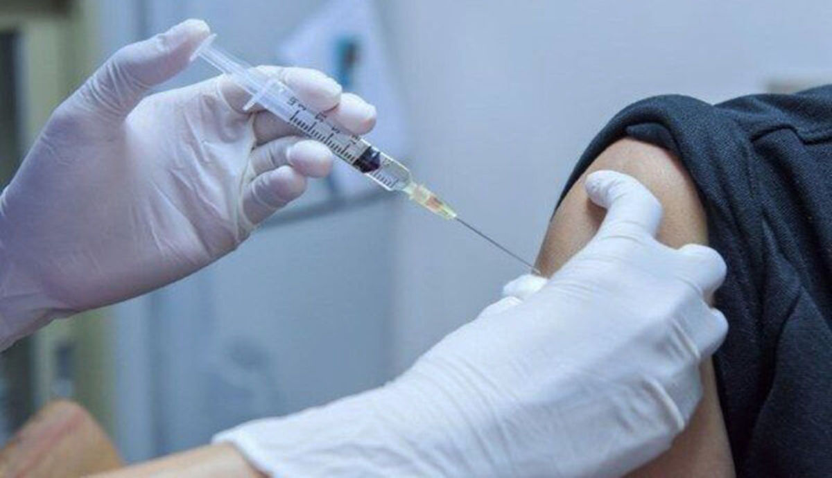 هرمزگان/ آغاز تزریق دز سوم واکسن کرونا برای افراد بالای ۴۰ سال