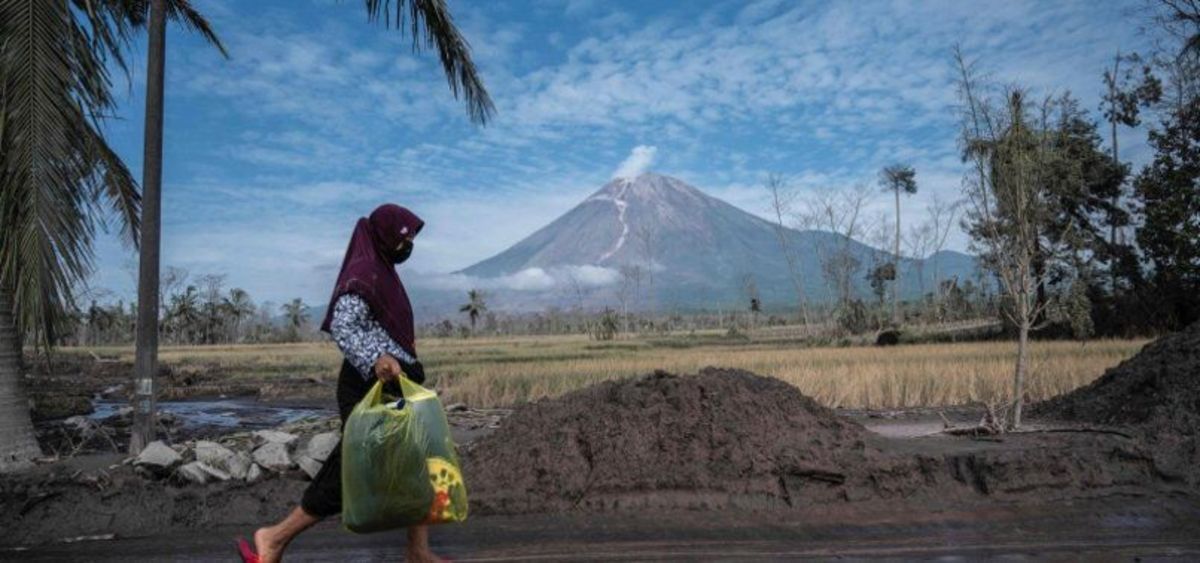 شمار کشته شدگان آتشفشان اندونزی به ۳۹ نفر رسید