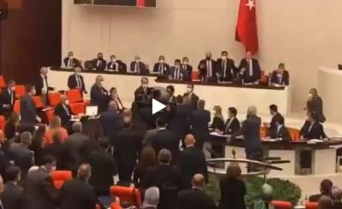 درگیری فیزیکی در پارلمان ترکیه (فیلم)