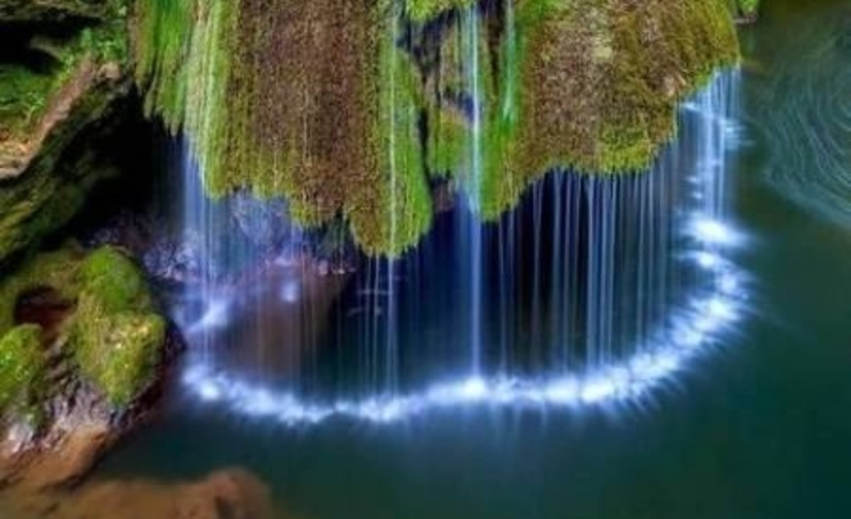 آبشار عجیب و غریب در رومانی (عکس)