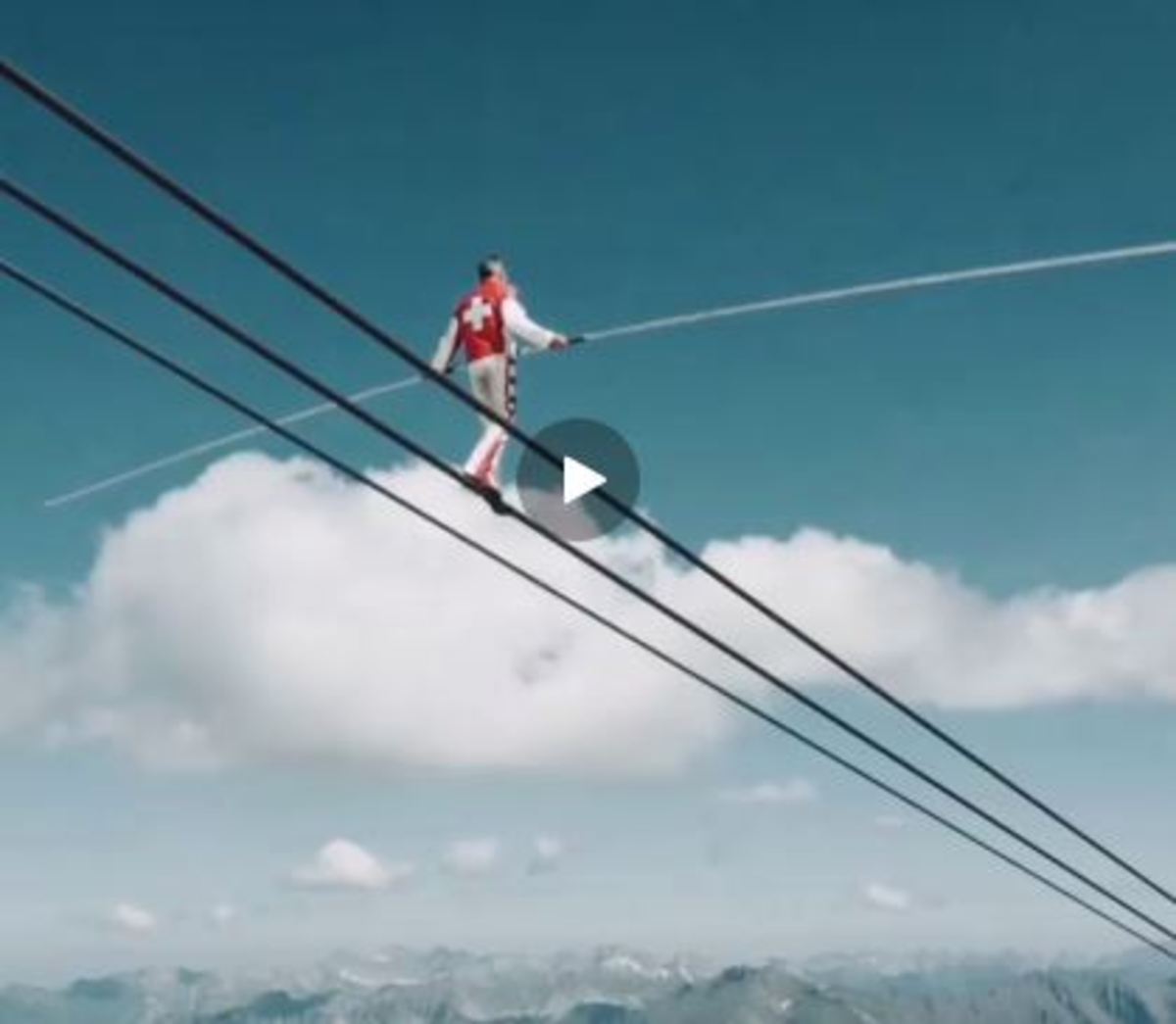 بند بازی روی کابل‌های تلکابین در سوئیس (فیلم)