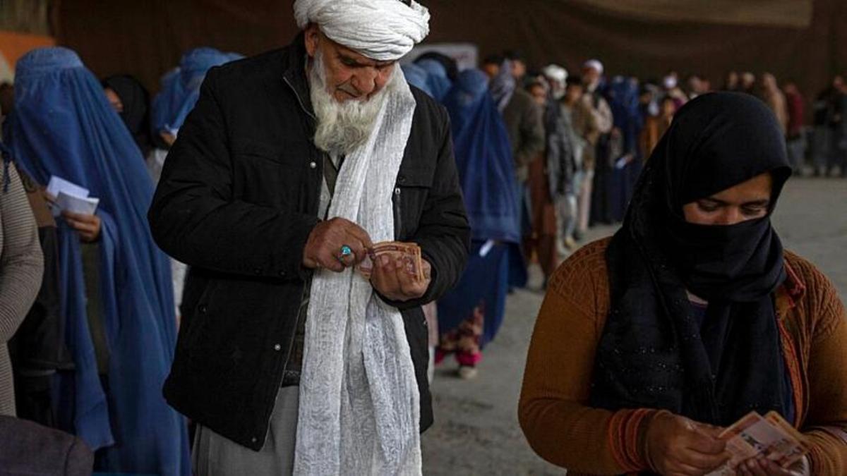 برنامه جهانی غذا به خانواده‌های نیازمند در افغانستان پول نقد می‌دهد