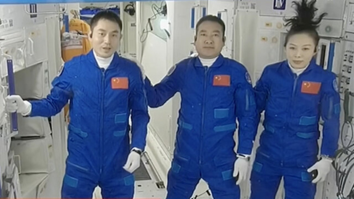 تمرینات فیزیکی و ذهنی فضانوردان چینی در مدار زمین