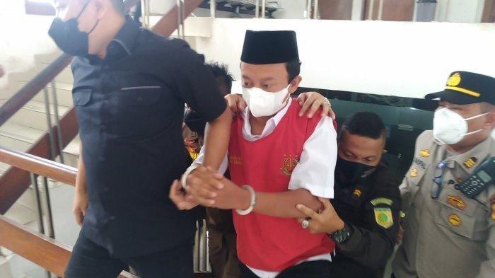 صدور حکم اعدام برای معلم متجاوز اندونزیایی