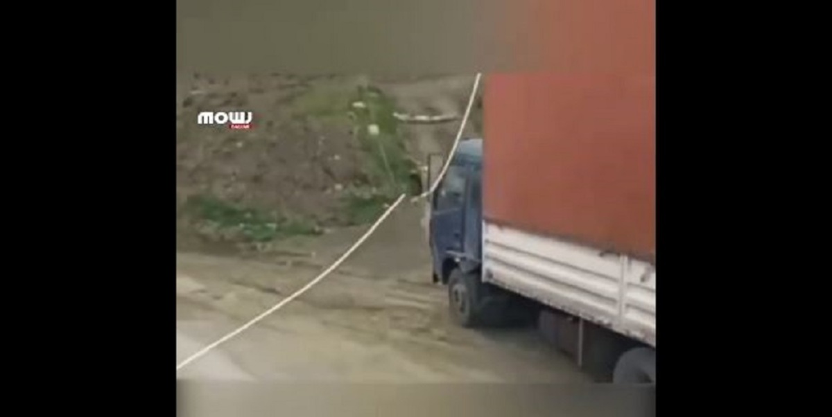 ترمز بریدن یک کامیون در جاده تهران به شمال (فیلم)