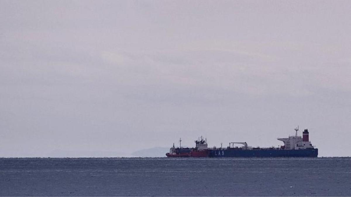 توقیف کشتی حامل نفت ایران در اروپا
