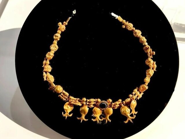 نمایش انار در آثار کهن ایران در موزه ملی
