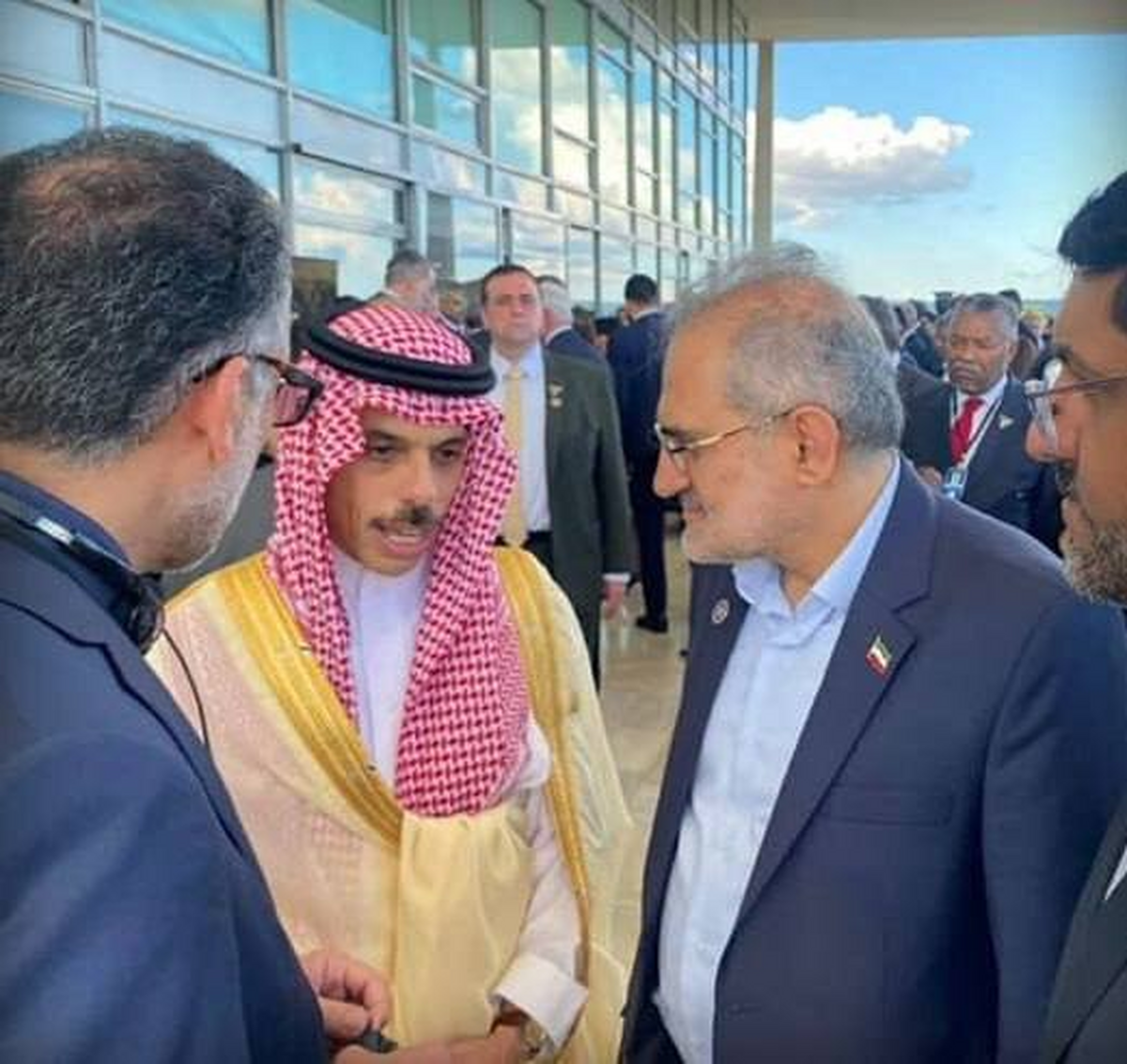 دیدار معاون رئیسی و وزیر خارجه عربستان در برزیل (عکس) دیدار معاون رئیسی و وزیر خارجه عربستان در برزیل (عکس)