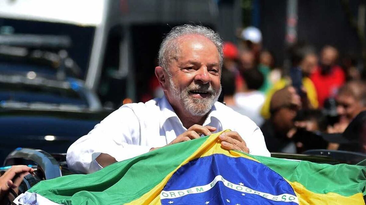ببینید | اشک‌های رئیس جمهور برزیل برای بیکارانی که سر چهار راه گدایی می‌کنند