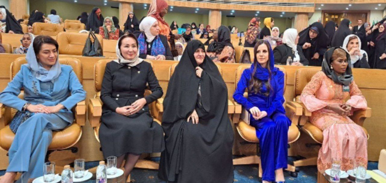 همسر ابراهیم رئیسی و همسران روسای چهار دولت‌ در یک قاب (عکس)
