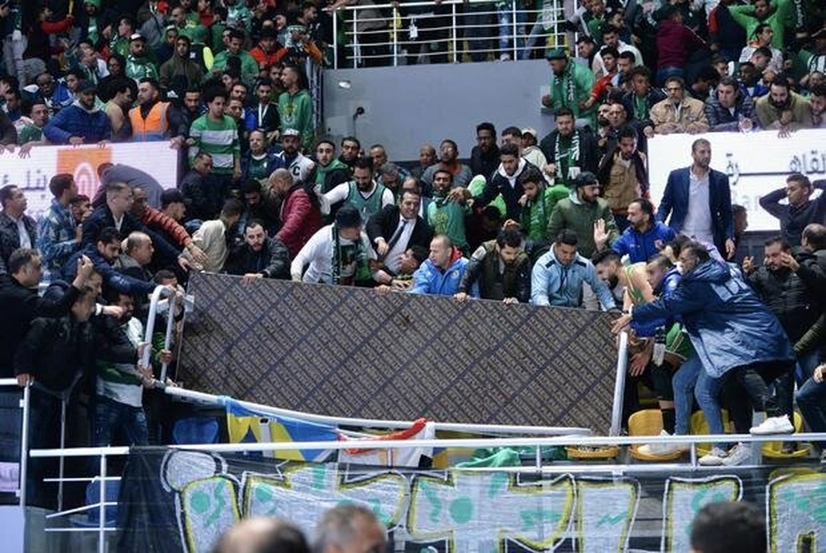 ببینید | ریزش سکوی تماشاگران بسکتبال در مصر