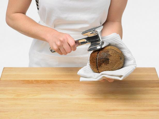 چطور نارگیل را بشکنیم (+عکس)