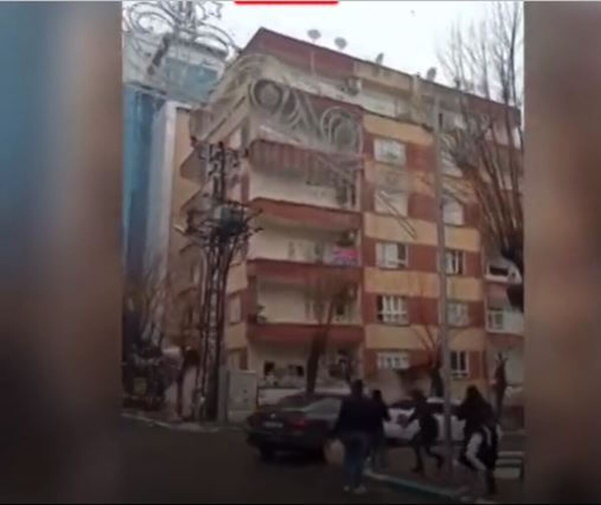 ببینید | لحظه فرو ریختن ساختمان‌ها در ترکیه پس از زلزله
