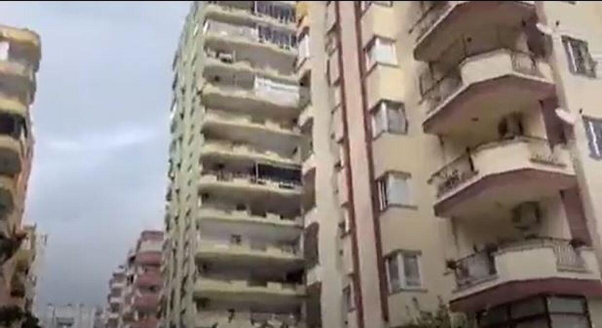 ببینید | حرکت برج‌های مسکونی در آدانا ترکیه حین زلزله