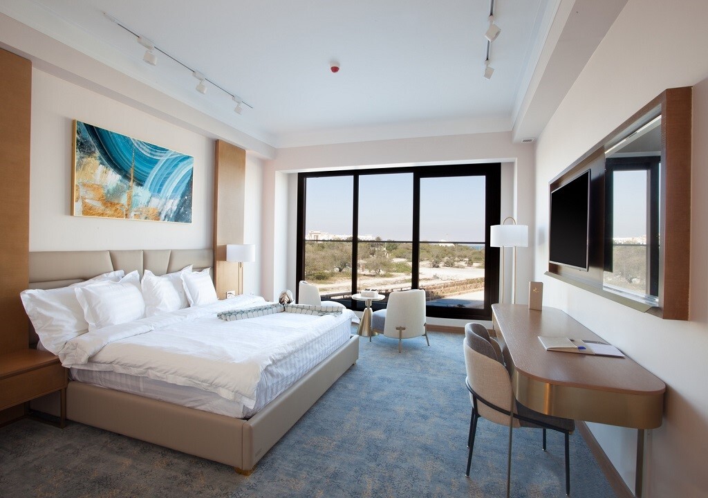 هتل پالاس، مجهز به استخر روباز